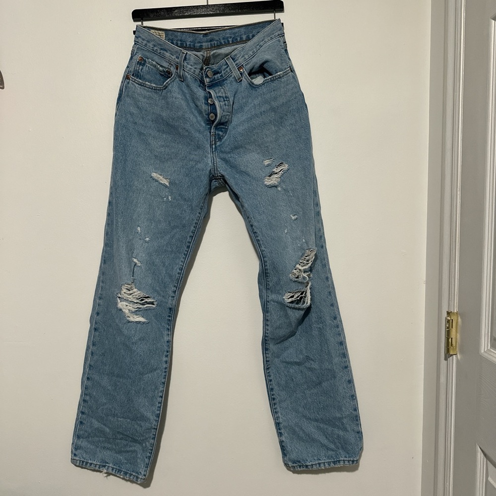 Men's Distressed Levi 501